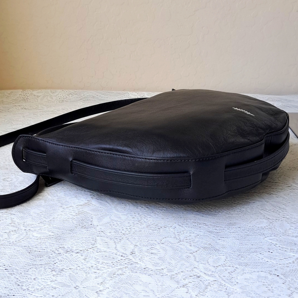 📢Sold‼️ Thacker New York Black Leather Sling Half Moon Hobo Crossbody Bag - Picture 7 of 15